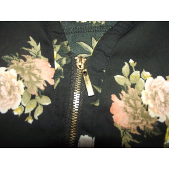 Rue21 Blouse Sz Medium black floral tunic zipper v-neck Pockets roll tab sleeve - Picture 4 of 11